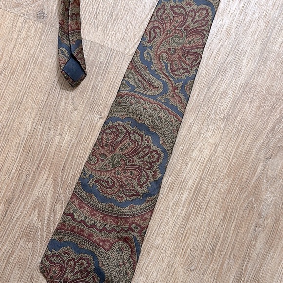PIERRE CARDIN | Paisley Patterned Silk Tie - Picture 3 of 4